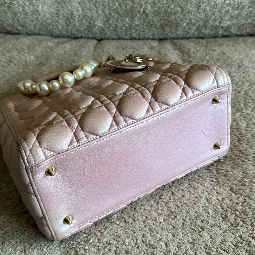 Dior Medium Lady Bag in pink  lambskin leather with Cannage stitching - Picture 7 of 16